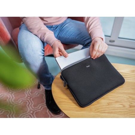 Funda trust primo soft sleeve para portátiles hasta 13.3' negra