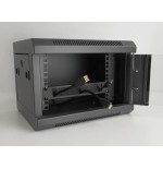 Delock regleta de cepillos para la gestión de cables de 10" con fijación de cables 1u negro