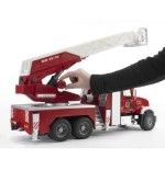 Bruder camion bomberos mack con escalera y deposito de agua 02821