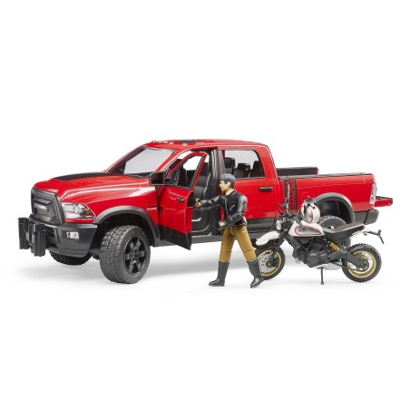 Bruder ram 2500 power wagon con ducati desert sled y conductor