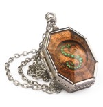 Replica the noble collection harry potter guardapelo horrocrux de salazar slytherin en expositor