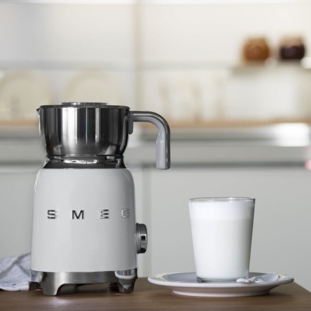Espumador de leche smeg mff11wheu estilo años 50 blanco