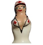 Condomerie - preservativo decorativo pintado a mano enfermera rubia