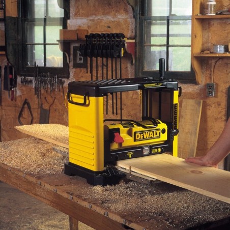 Regruesadora dewalt 1800 w con anchura de cepillado de 317 mm