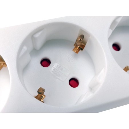 Equip regleta con 3 tomas cable de red de 1.5 metros y boton de apagado encendido
