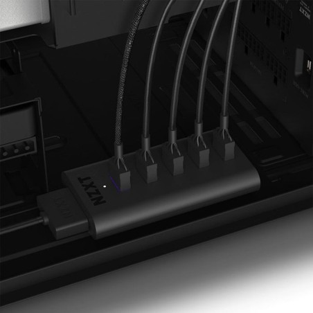 Concentrador usb nzxt ac-iusbh-m3, interno, salida 4xusb 2.0, entrada 1xusb 2.0, 1xsata, cuerpo magnetico cerrado, negro