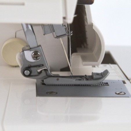 Maquina de coser lucznik overlock 820d-3